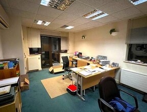 12 Mill St, Slough à louer Photo intérieure- Image 1 de 7