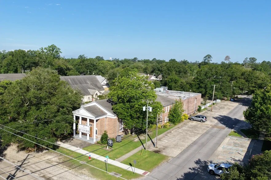 227 N Jefferson Ave, Covington, LA à louer - Photo du bâtiment - Image 3 de 5