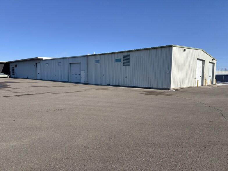 712 Frontier Dr, Fergus Falls, MN à louer - Photo du bâtiment - Image 2 de 12