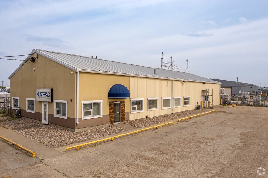 6215 82 Ave NW, Edmonton, AB for sale - Primary Photo - Image 1 of 1