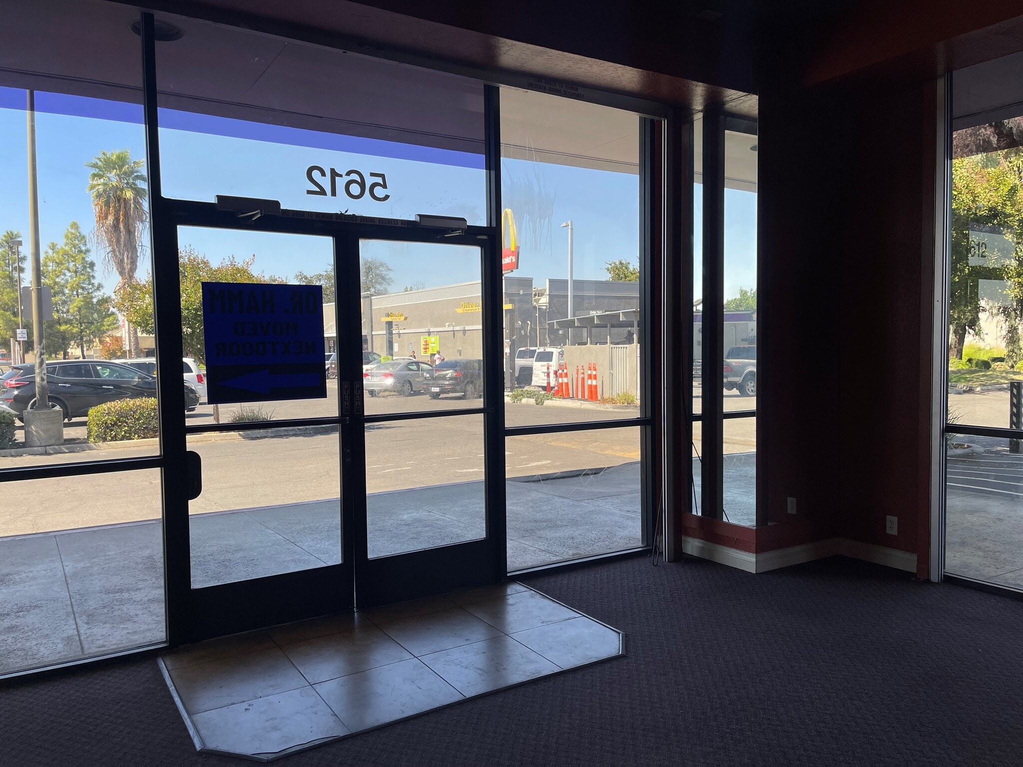 5646 N Blackstone Ave, Fresno, CA for lease Interior Photo- Image 1 of 6