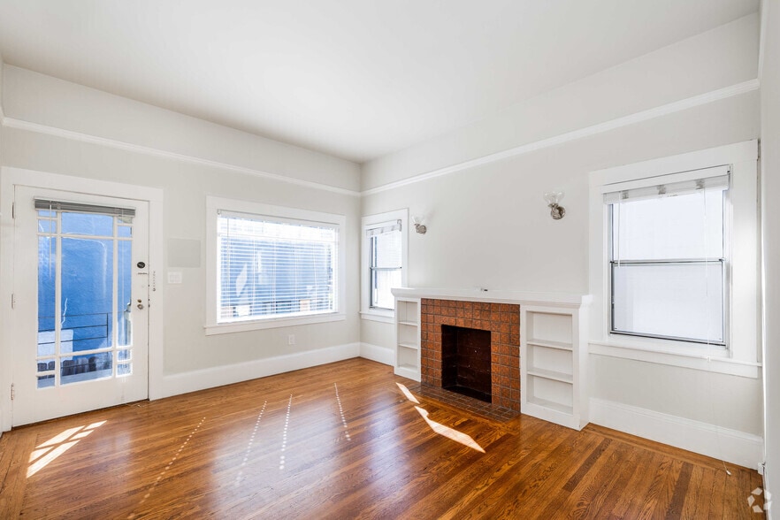 5476 Vicente Way, Oakland, CA for sale - Interior Photo - Image 2 of 20