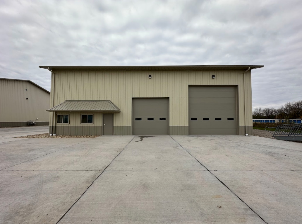 2101-2103 2nd Ave N, Silvis, IL for lease Building Photo- Image 1 of 10