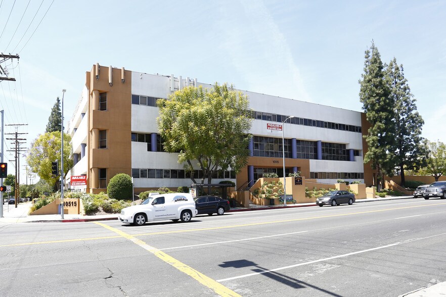 10515 Balboa Blvd, Granada Hills, CA à louer - Photo du bâtiment - Image 2 de 94