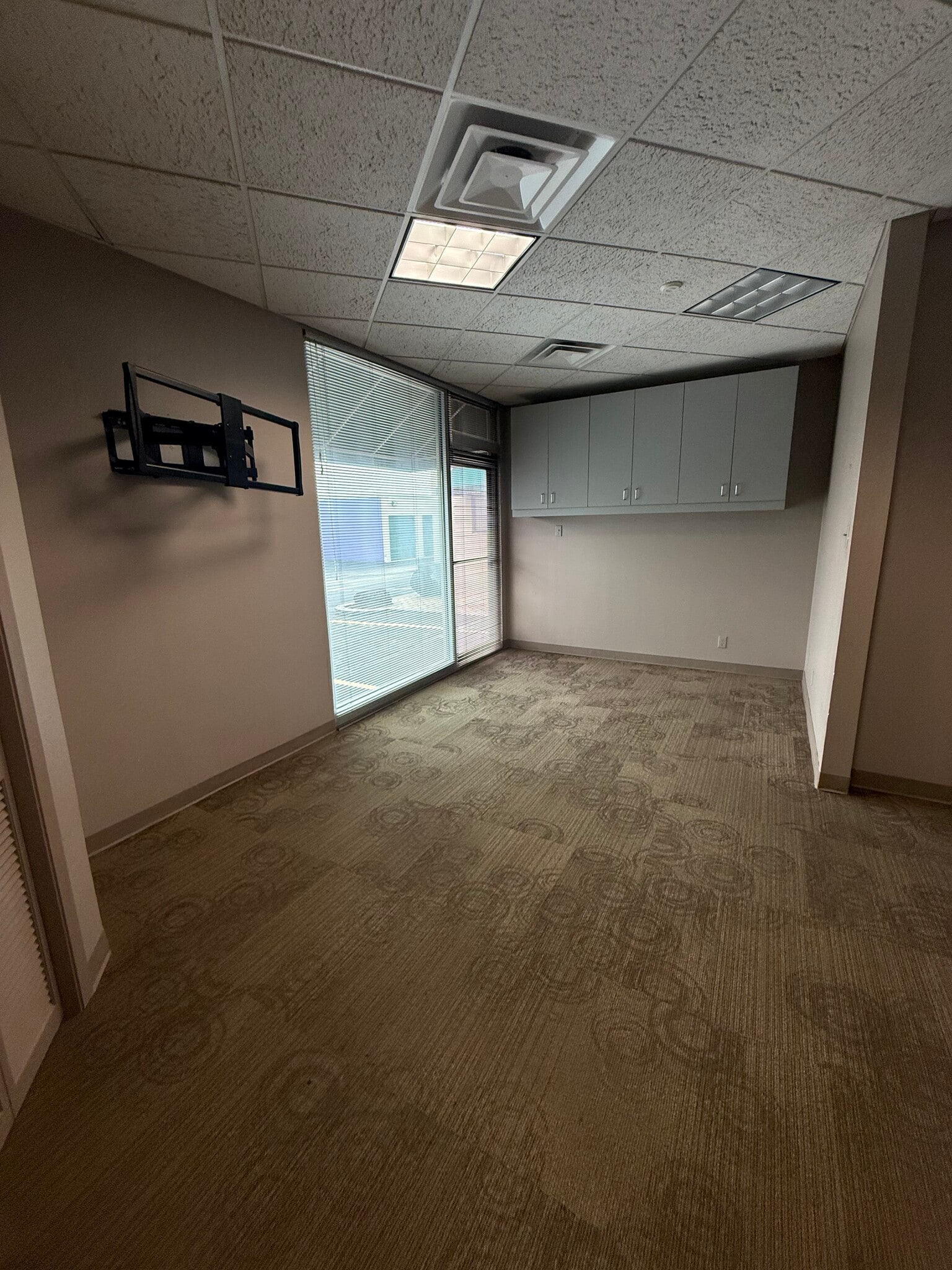 254-294 Spencer Ln, San Antonio, TX for lease Interior Photo- Image 1 of 10