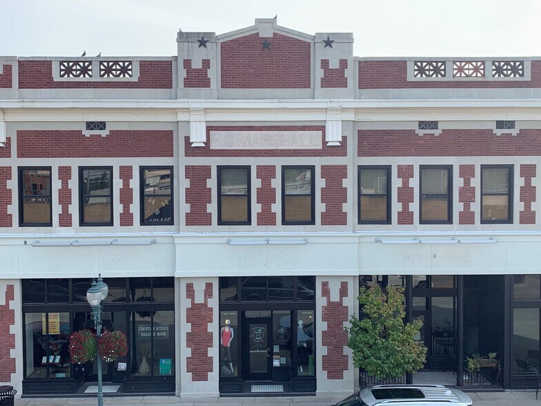 121 S 4th St, Manhattan, KS à louer - Photo du bâtiment - Image 2 de 8