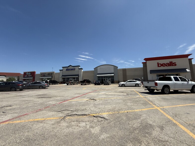 1405 E Main St, Eastland, TX à louer - Photo du bâtiment - Image 2 de 6