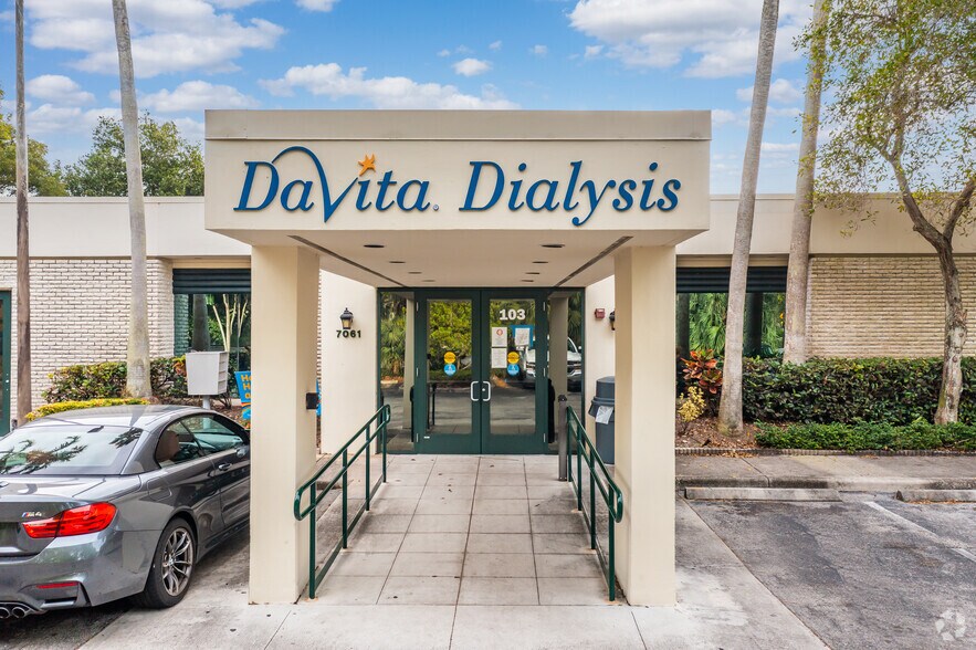 7061 Cypress Rd, Plantation, FL à louer - Photo du bâtiment - Image 3 de 15