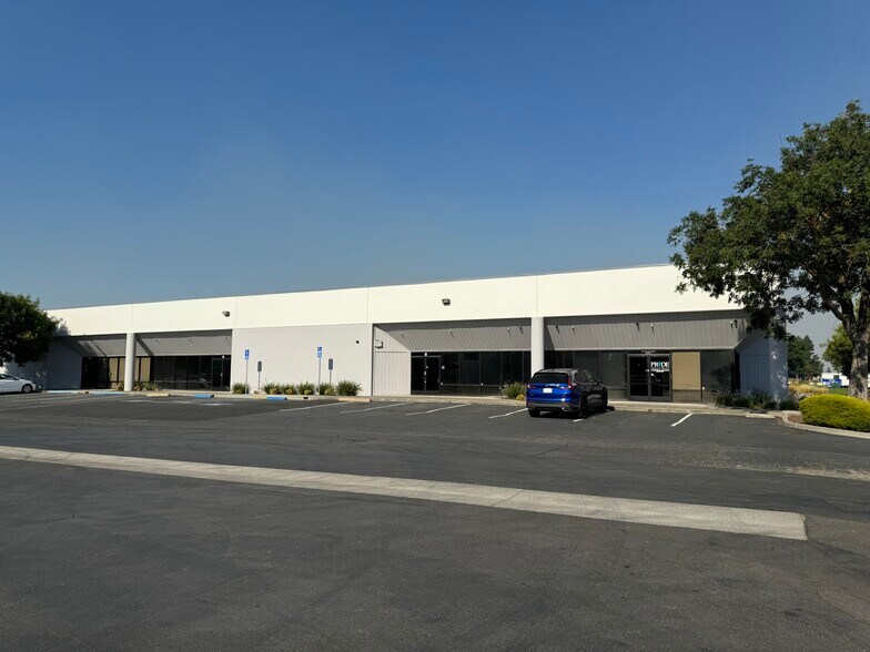 3727 Metro Dr, Stockton, CA for lease - Building Photo - Image 3 of 6