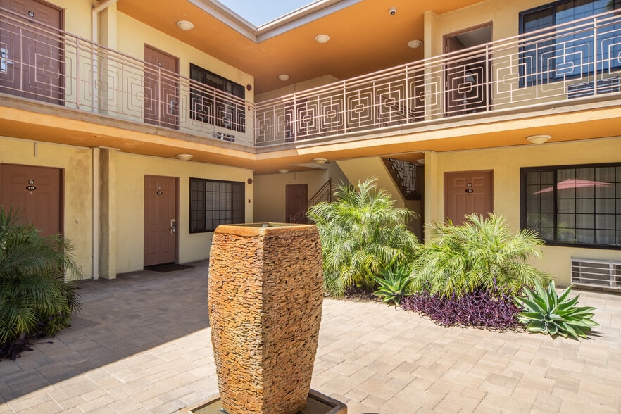 12933 Ventura Blvd, Studio City, CA à vendre - Photo du bâtiment - Image 3 de 12