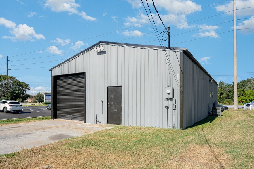 1332 Malabar Rd SE, Palm Bay, FL à louer - Photo du bâtiment - Image 3 de 12