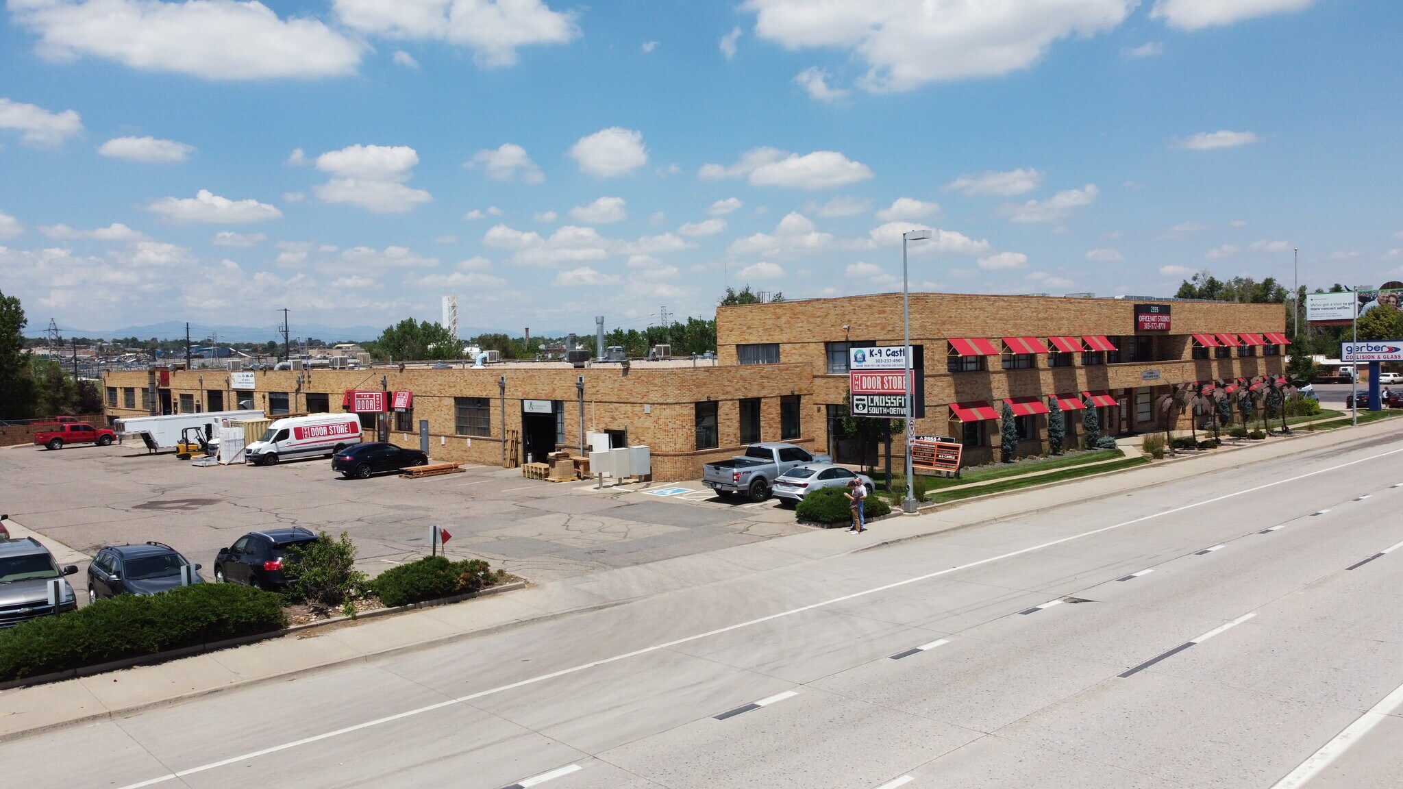 2555 S Santa Fe Dr, Denver, CO à louer Photo du bâtiment- Image 1 de 18