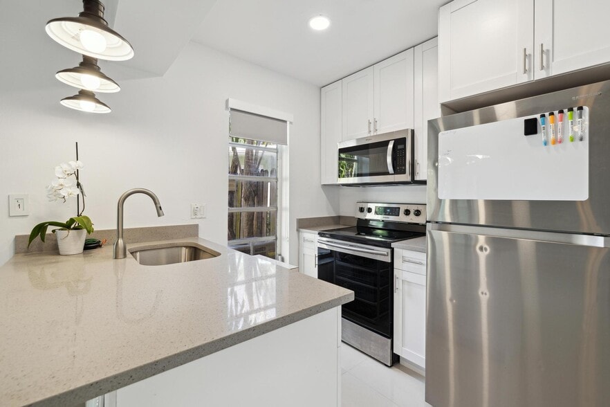 410 SE 13th St, Fort Lauderdale, FL à vendre - Photo intérieure - Image 3 de 17