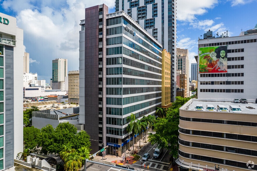 150 SE 2nd Ave, Miami, FL for lease - Building Photo - Image 1 of 4