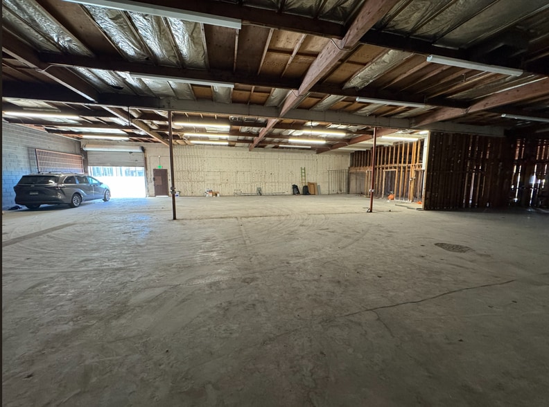 13607 Saticoy St, Van Nuys, CA for lease - Interior Photo - Image 3 of 14