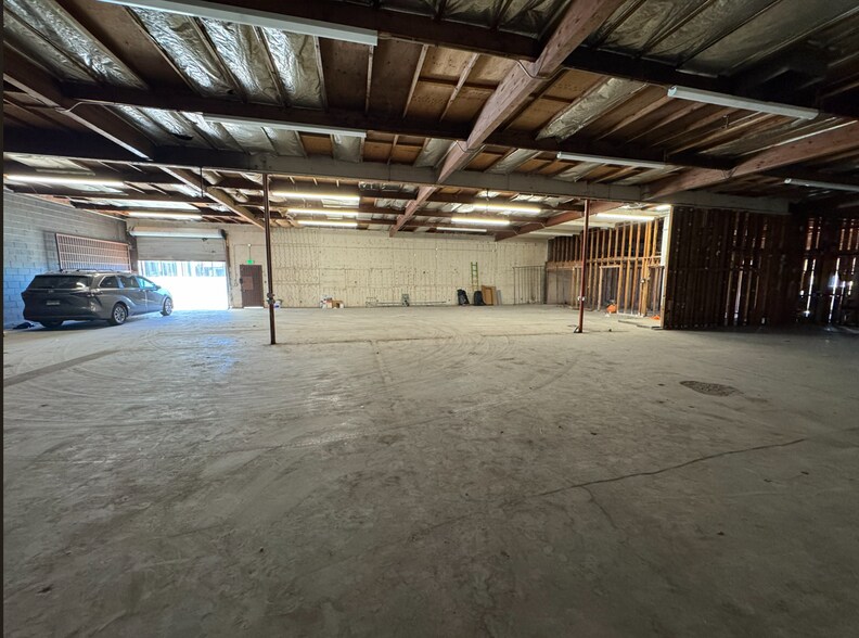 13607 Saticoy St, Van Nuys, CA à louer - Photo intérieure - Image 3 de 14