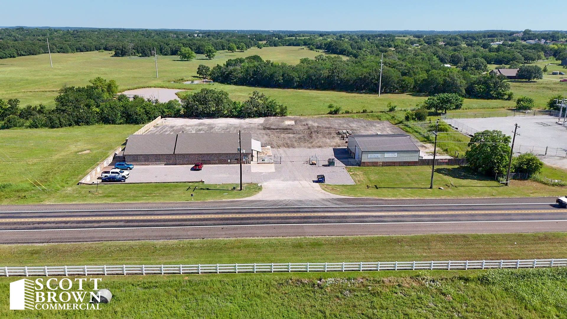 1212 W Sherman Dr, Aubrey, TX à vendre Photo du bâtiment- Image 1 de 25