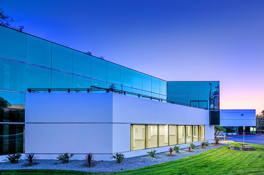 5816 Dryden Pl, Carlsbad, CA for lease - Building Photo - Image 2 of 7