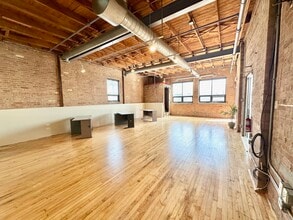 2041-2049 W Grand Ave, Chicago, IL for lease Building Photo- Image 2 of 2