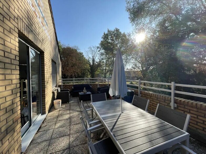 Office in Champs-sur-Marne for lease - Building Photo - Image 2 of 9