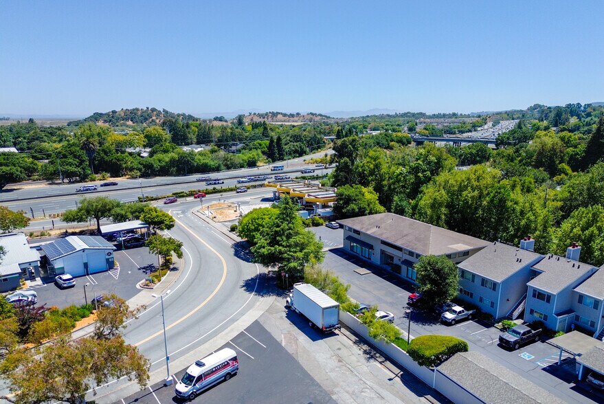 405 Enfrente Rd, Novato, CA à vendre - Photo du bâtiment - Image 2 de 6