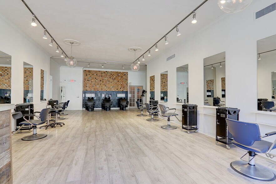 715-717 Queen St E, Toronto, ON à louer - Photo intérieure - Image 3 de 43