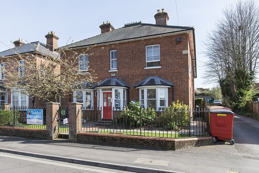 10 Chequers Rd, Basingstoke for sale - Primary Photo - Image 1 of 1