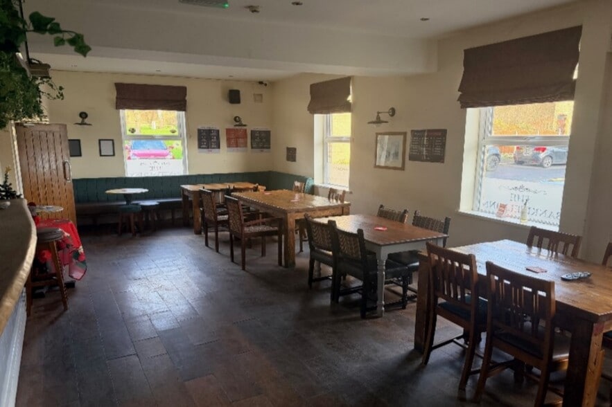 8 Bleak St, Cleckheaton for sale - Interior Photo - Image 3 of 6