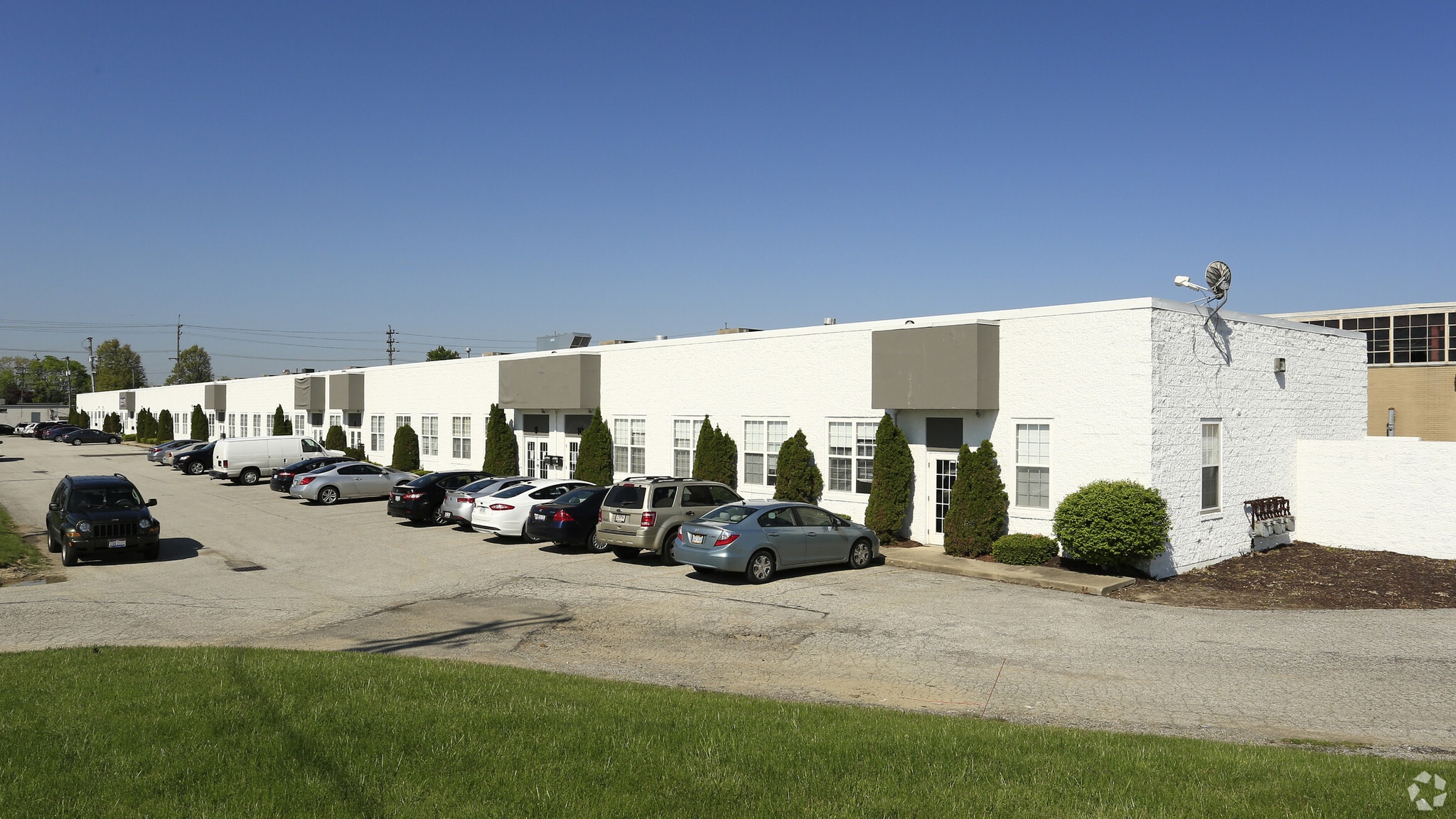 5386 Majestic Pky, Bedford, OH à vendre Photo principale- Image 1 de 6