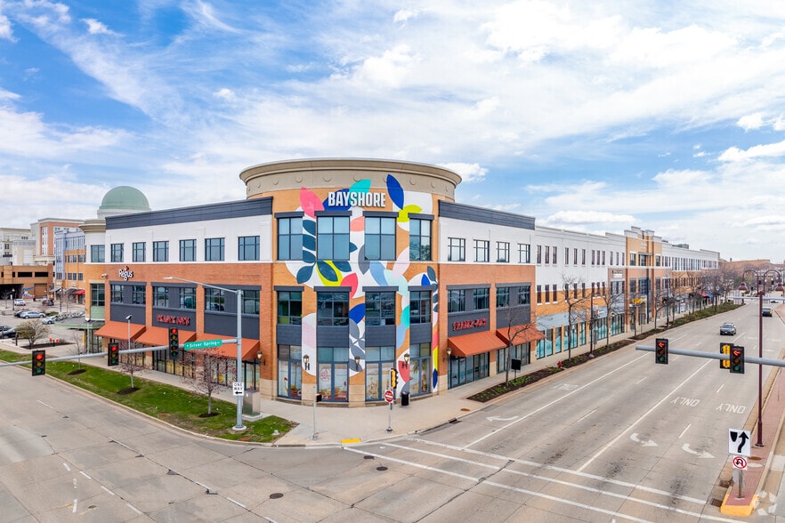 500 W Silver Spring Dr, Glendale, WI for lease - Primary Photo - Image 1 of 16