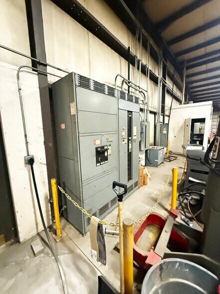 128 Industrial Dr, Gilberts, IL for lease - Building Photo - Image 3 of 11