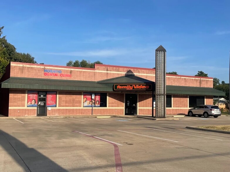 1400 N Center St, Bonham, TX à louer - Photo du bâtiment - Image 2 de 3