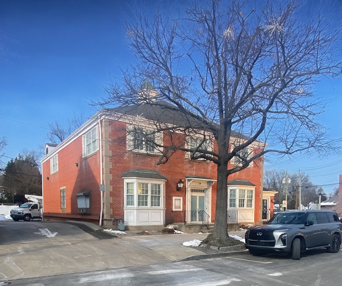 162 E Putnam Ave, Cos Cob, CT for sale - Primary Photo - Image 1 of 6