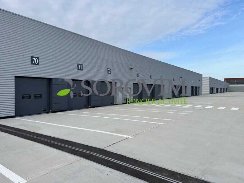 Flex dans Lyon à louer - Photo du bâtiment - Image 2 de 8