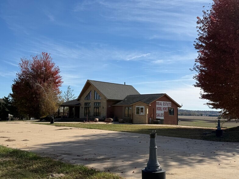 11379 US Highway 20 E, Stockton, IL à vendre - Photo du bâtiment - Image 2 de 56