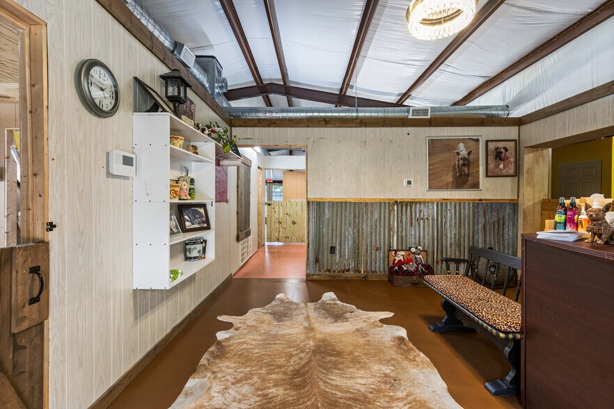 819 N Main St, Gladewater, TX for sale - Building Photo - Image 3 of 42