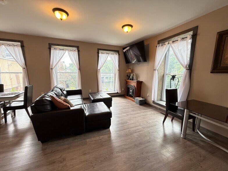 121 Water St, Albany, WI à vendre - Photo du bâtiment - Image 3 de 22