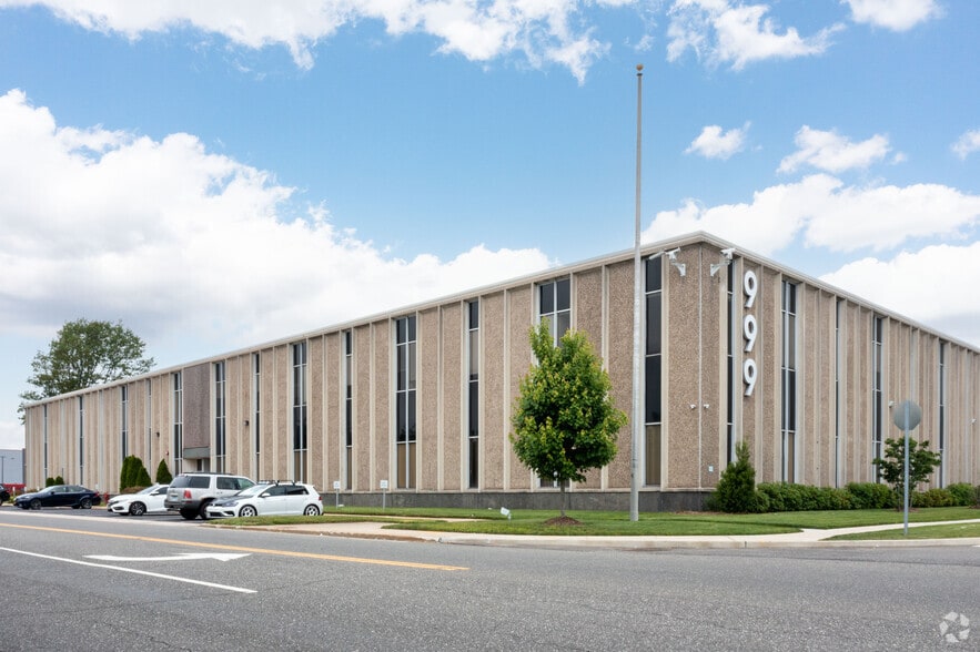 999 Stewart Ave, Bethpage, NY for lease - Building Photo - Image 2 of 14