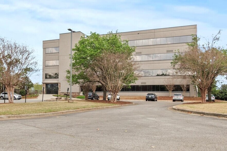 215 Wynn Dr, Huntsville, AL à vendre - Photo du bâtiment - Image 2 de 15