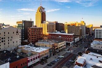 200 S Washington Sq, Lansing, MI - AERIAL map view