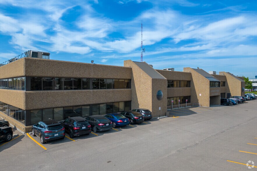 2723 37th Ave NE, Calgary, AB à louer - Photo du bâtiment - Image 2 de 6