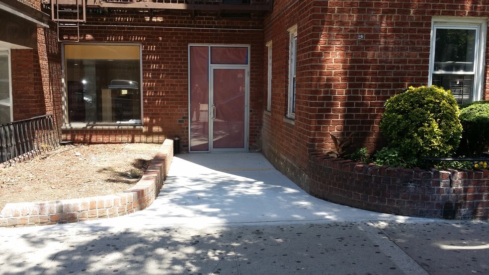 80-15 41st Ave, Elmhurst, NY à louer - Photo du bâtiment - Image 2 de 7