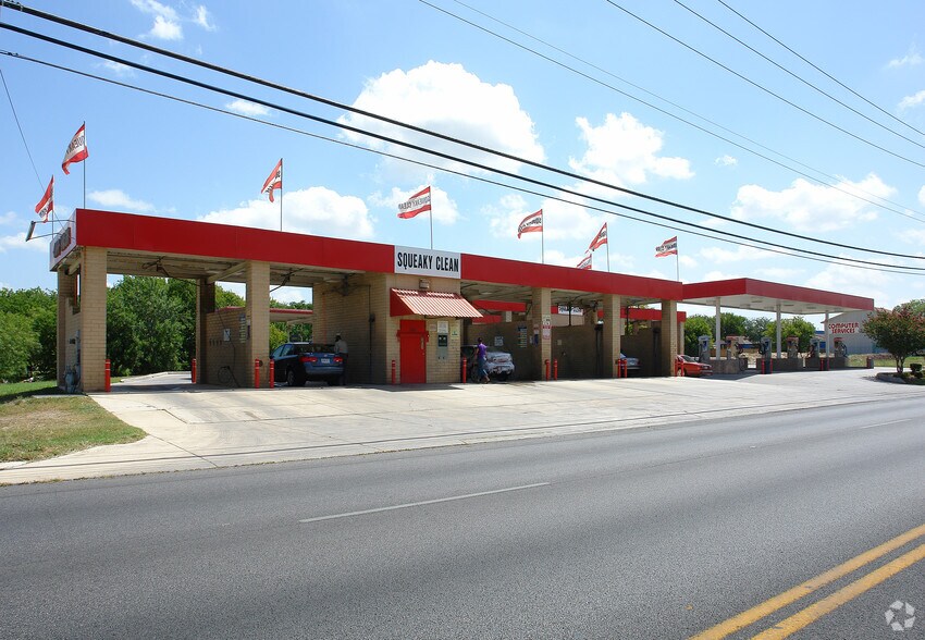 3951 Thousand Oaks Dr, San Antonio, TX for sale - Building Photo - Image 2 of 3