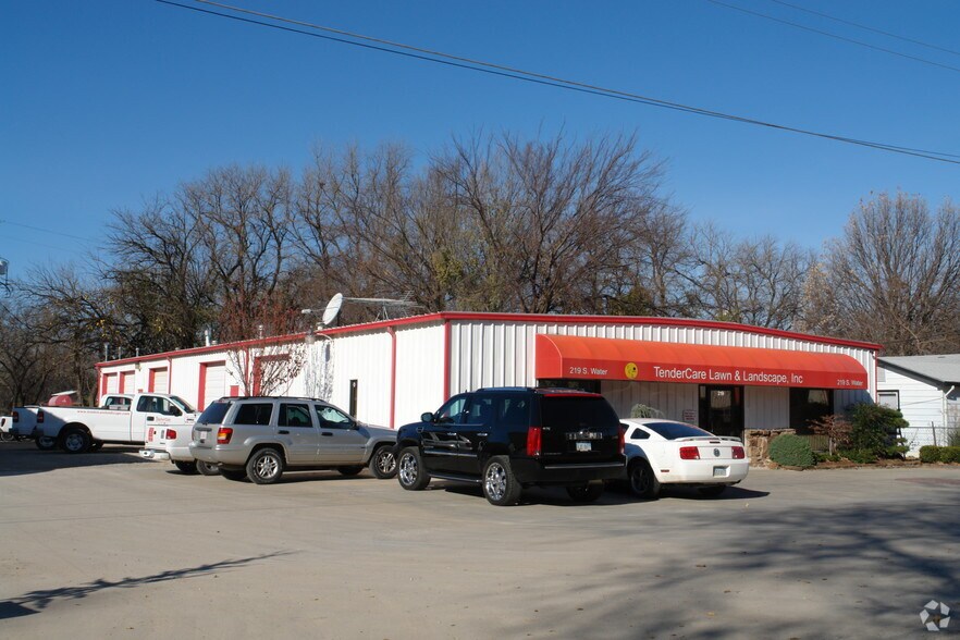 DERBY OFFICE/WAREHOUSE + HOME portefeuille de 1 propriétés à vendre sur LoopNet.ca - Photo principale - Image 2 de 9