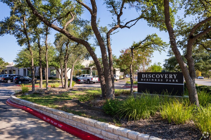 715 Discovery Blvd, Cedar Park, TX à louer - Photo du bâtiment - Image 2 de 18