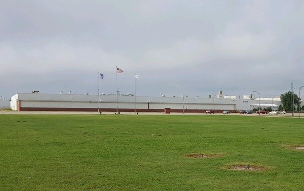 3401 E 4th Ave, Hutchinson, KS for sale Primary Photo- Image 1 of 62