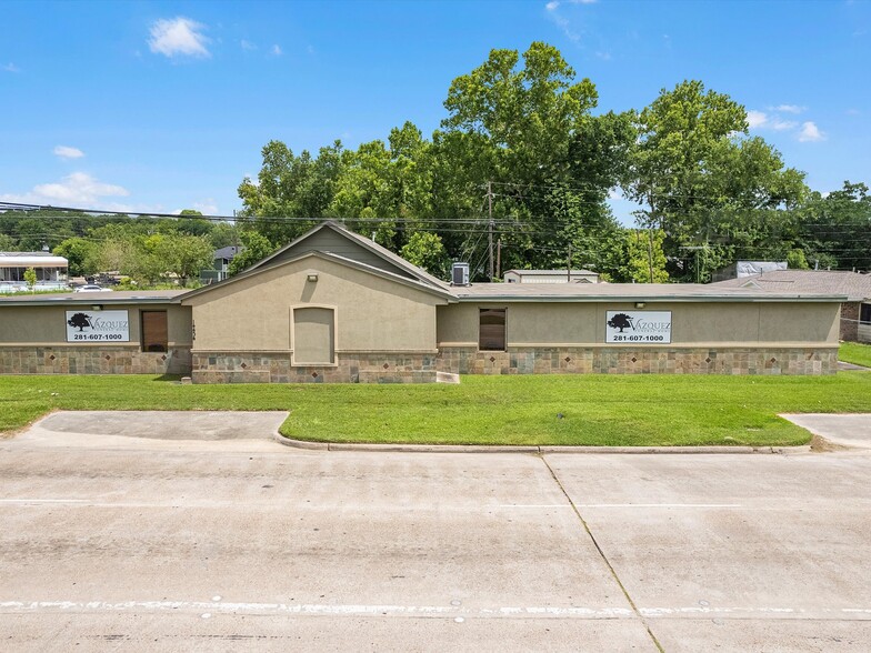 14434 Old Humble Rd, Humble, TX à vendre - Photo principale - Image 1 de 39