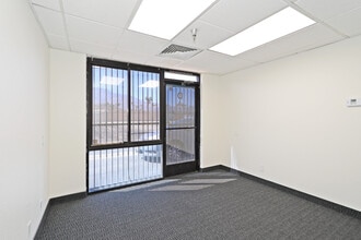 36665 Bankside Dr, Cathedral City, CA à louer Photo intérieure- Image 1 de 5