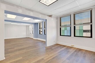 300 W Adams St, Jacksonville, FL for sale Interior Photo- Image 2 of 5