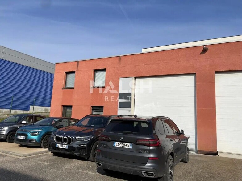 Local d'activités dans Brignais à vendre - Photo du bâtiment - Image 2 de 9